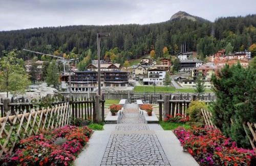 Madonna di Campiglio Apartment | Pet-Friendly Appartamento SPINALE 1 in Central Campiglio