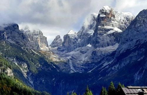 Madonna di Campiglio Apartment | Pet-Friendly Appartamento SPINALE 1 in Central Campiglio
