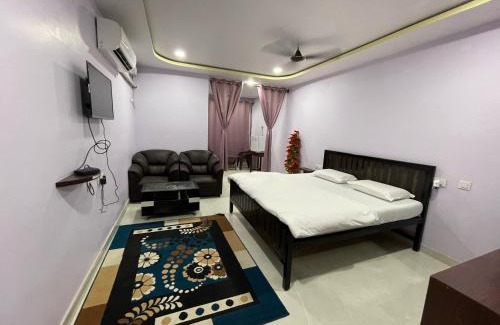 Nandyal Hotel | Budget-Friendly BMR BALA LODGE: Family Welcome & Breakfast