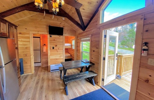 Twin Mountain Cabin | Cozy Tiny Home with A/C and Mountain Views Near Attractions
