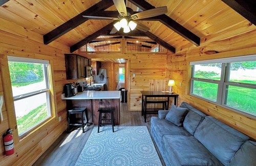 Twin Mountain Cottage | Cozy BMV6 Tiny Home Village near Bretton Woods Awaits