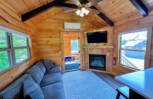 Twin Mountain Cottage | Cozy BMV6 Tiny Home Village near Bretton Woods Awaits