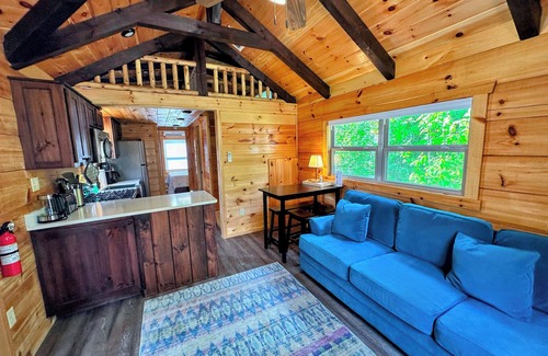 Twin Mountain Cabin | Discover BMV7 Tiny Home Village near Bretton Woods