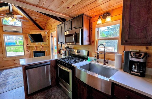Twin Mountain Cabin | Discover BMV7 Tiny Home Village near Bretton Woods
