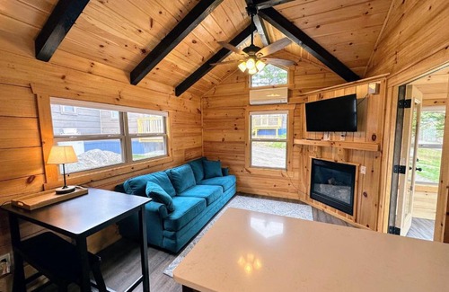 Twin Mountain Ski Chalet | Perfect Retreat: BMV7 Tiny Home Village Near Bretton Woods