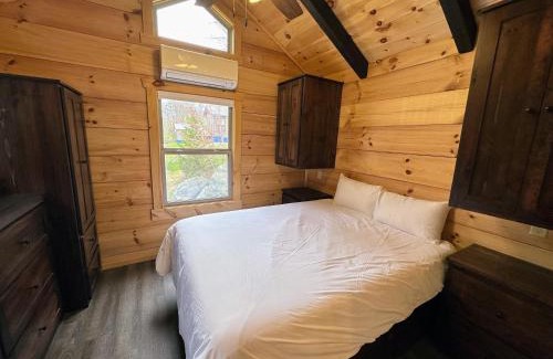Twin Mountain Ski Chalet | Perfect Retreat: BMV7 Tiny Home Village Near Bretton Woods