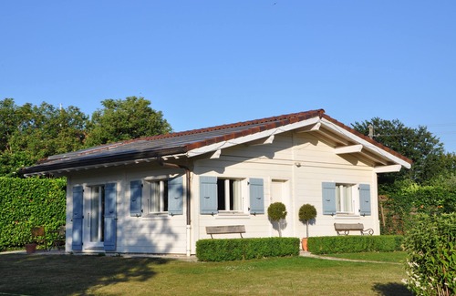 Collonge-Bellerive Cottage | Elegant BnB Atelier de St. Maurice with Spa & Breakfast