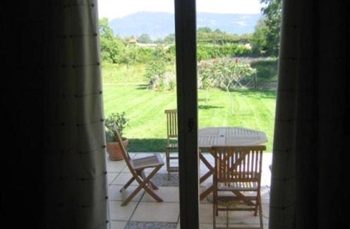 Collonge-Bellerive Bed & Breakfast | Cozy BnB Atelier de St. Maurice with Oceanfront Views