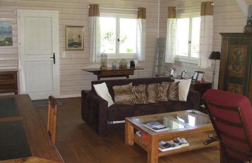 Collonge-Bellerive Bed & Breakfast | Cozy BnB Atelier de St. Maurice with Oceanfront Views
