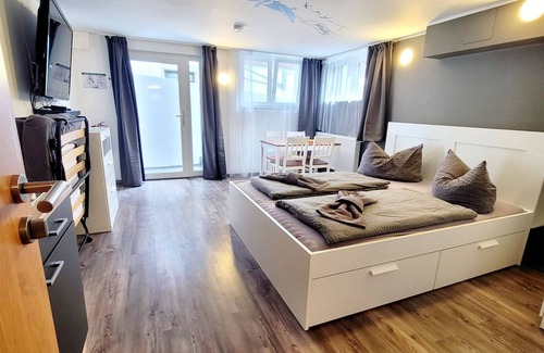 Hagnau Bed & Breakfast | Convenient BnB Fliegerhaeusle with Spa & 24h Self Check-In