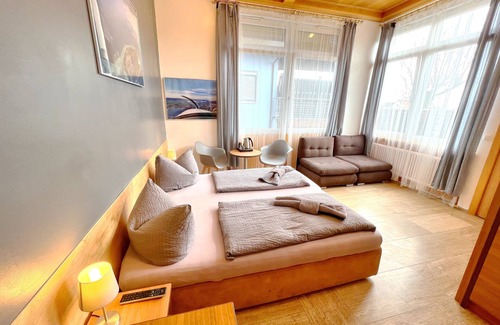 Hagnau Bed & Breakfast | Convenient BnB Fliegerhaeusle with Spa & 24h Self Check-In