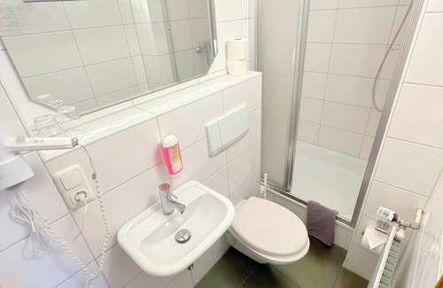 Hagnau Bed & Breakfast | Convenient BnB Fliegerhaeusle with Spa & 24h Self Check-In