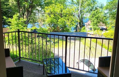 Lac-Brome House | Family-Friendly BnB Lac Brome with Hot Tub & Kitchen
