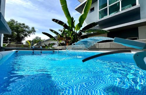 Bandar Country Homes House | Relax at BNB Luxe Homestay, Rawang - Pool & Family Friendly