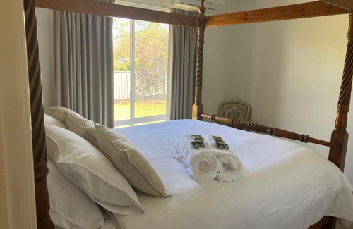 Hay South Villa | Discover Quality Comfort at BNB on Lang - 4-Star Retreat