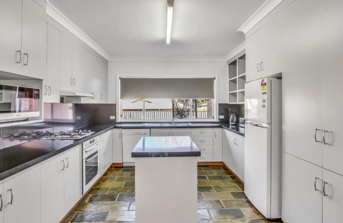 Hay South Villa | Discover Quality Comfort at BNB on Lang - 4-Star Retreat