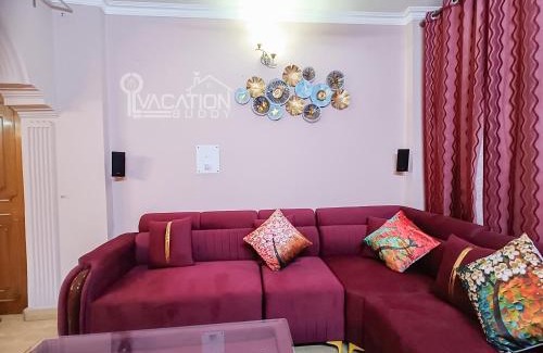 Dwarka Apartment | Pet and Child Friendly Stay at BnBBuddy 2 BR Anugraha