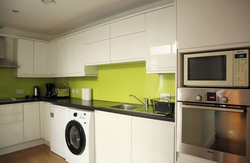 The City of London Apartment | BnBNook - 2BR with Patio - Covent Garden and Strand