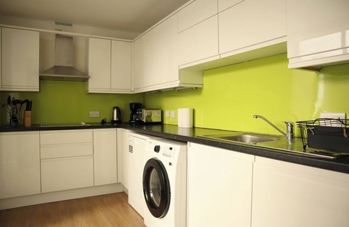 The City of London Apartment | BnBNook - 2BR with Patio - Covent Garden and Strand