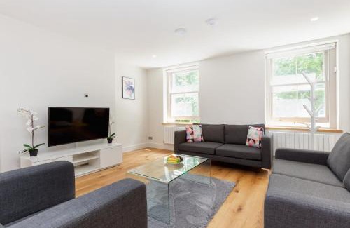 Fitzrovia Apartment | BnBNova - 2BR2BA by Bloomsbury