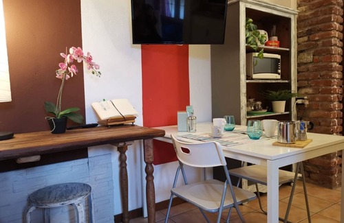 Olgiate Olona Apartment | Cozy Bnbook-Appartamento Bilocale Il Geco with Spa & Breakfast