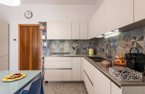 Washington Apartment | Prime Stay at BnButler - Stromboli, Rated 9.2/10!