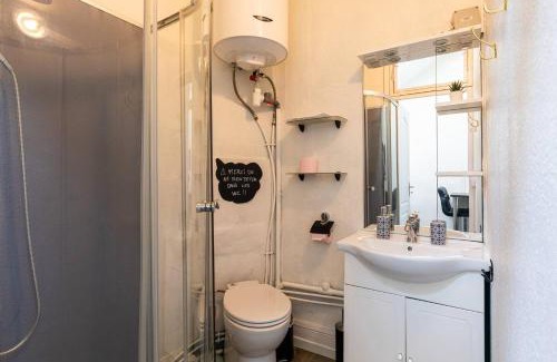 Moliere - Edgard Quinet Apartment | Discover Cuvier: Your Ideal Budget-Friendly Getaway