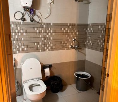 Ghaziabad Bed & Breakfast | Pet-Friendly BnW Studio - Guest Rated 10/10 for Comfort