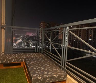 Ghaziabad Bed & Breakfast | Pet-Friendly BnW Studio - Guest Rated 10/10 for Comfort