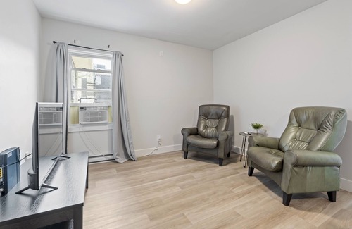 Exeter Apartment | Top-Rated Bo's Bnbs Unit 2 in Downtown Exeter