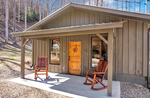 Cosby House | Relax at Bo's Carriage House - Private Resort with Waterfalls