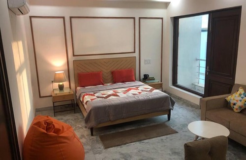 Dwarka Apartment | Pet-Friendly Bo-Teak Private Floor in Dwarka Awaits You