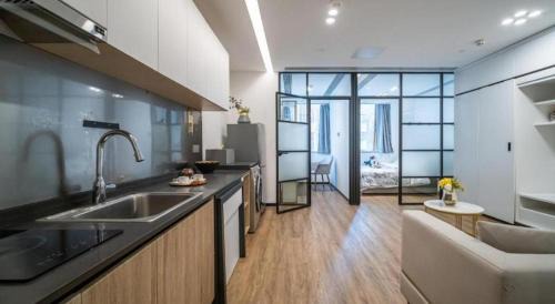 Luohu Hotel | Bo Yu Shennan No. 68 Apartment (Shenzhen Luohu Dongmen Branch)