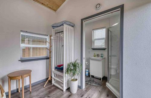 Bonney Lake Apartment | Bo360 Tiny House Unique Country Retreat with Hot Tub