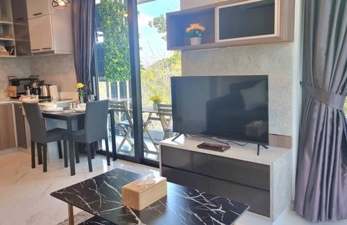 Ao Nang Apartment | Seaview 1BR Retreat with Pool Near Ao Nang Beach