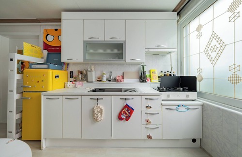 Seo-gu Apartment | Board games, Cosplay, Nintendo, Beam Projector, Netflix, Ball Pool, Comic Book