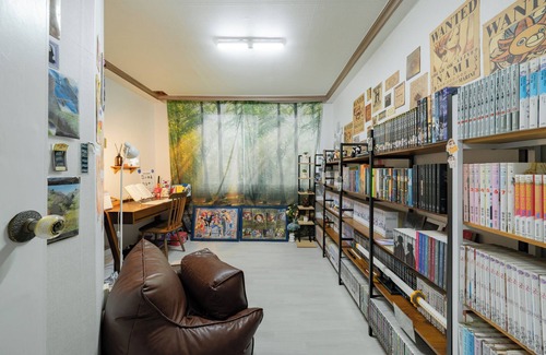 Seo-gu Apartment | Board games, Cosplay, Nintendo, Beam Projector, Netflix, Ball Pool, Comic Book