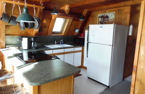 Oscoda Cabin | Cozy Board Walk Beach Tree House on Lake Huron