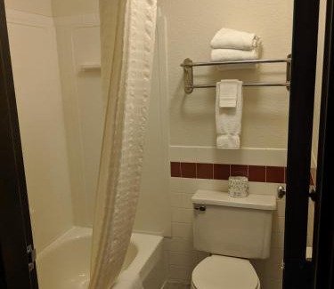 Ripon Hotel | Discover Boarders Inn and Suites - Pet Friendly with Pool