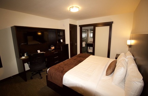 Syracuse Hotel | Discover Boarders Inn & Suites by Cobblestone Hotels