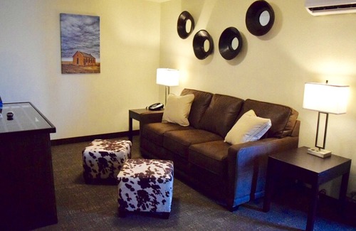 Syracuse Hotel | Discover Boarders Inn & Suites by Cobblestone Hotels