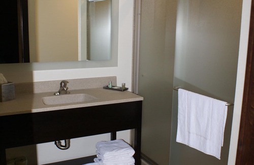 Syracuse Hotel | Discover Boarders Inn & Suites by Cobblestone Hotels