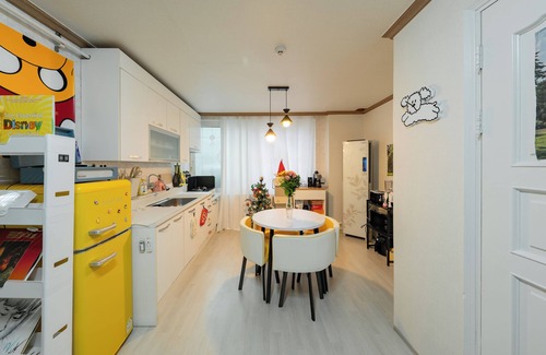 Yuseong Apartment | Boardgames, Cosplay, Nintendo, Beam Projector, Netflix, Ball Pool, Comic Book
