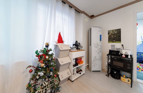 Yuseong Apartment | Boardgames, Cosplay, Nintendo, Beam Projector, Netflix, Ball Pool, Comic Book