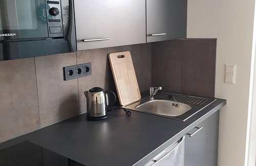 Emden Hotel | Ideal Boardinghouse am Borkumkai with Breakfast Included