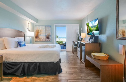 Davis Hotel | Relax at Boardwalk Inn and Suites with Ocean Views & Pool