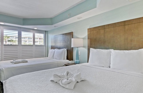 Davis Hotel | Relax at Boardwalk Inn and Suites with Ocean Views & Pool
