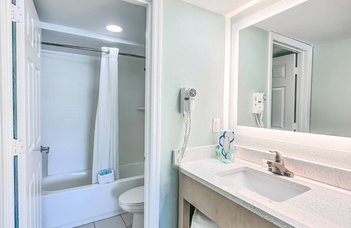 Davis Hotel | Relax at Boardwalk Inn and Suites with Ocean Views & Pool