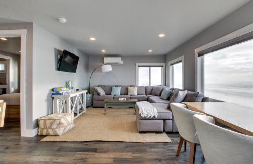 Oceanside Apartment | Pet-Friendly Oceanfront Retreat: Boat Basin & Tillamook Nook