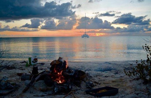 Nassau Boat Rental | Elegant Boat Retreat: 5-Star Stay with Pet-Friendly Amenities
